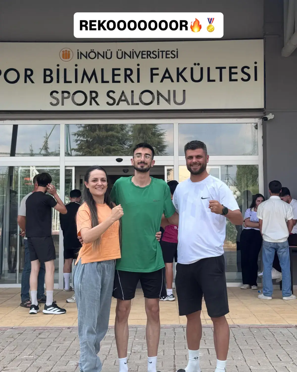 Yeşilova Spor Akademisi eğitmenleri ve rekor kıran öğrenci İnönü Üniversitesi parkur sınavında