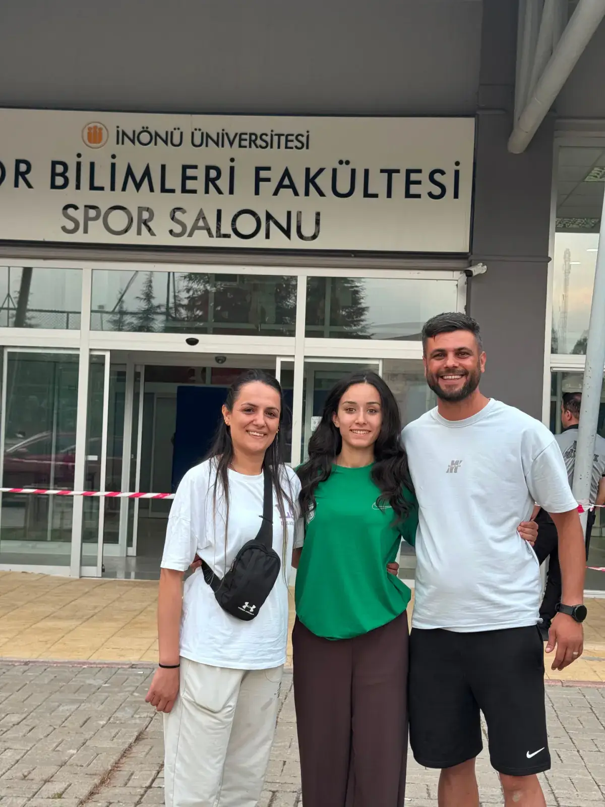 Yeşilova Spor Akademisi kadın öğrencisi eğitmenleriyle birlikte