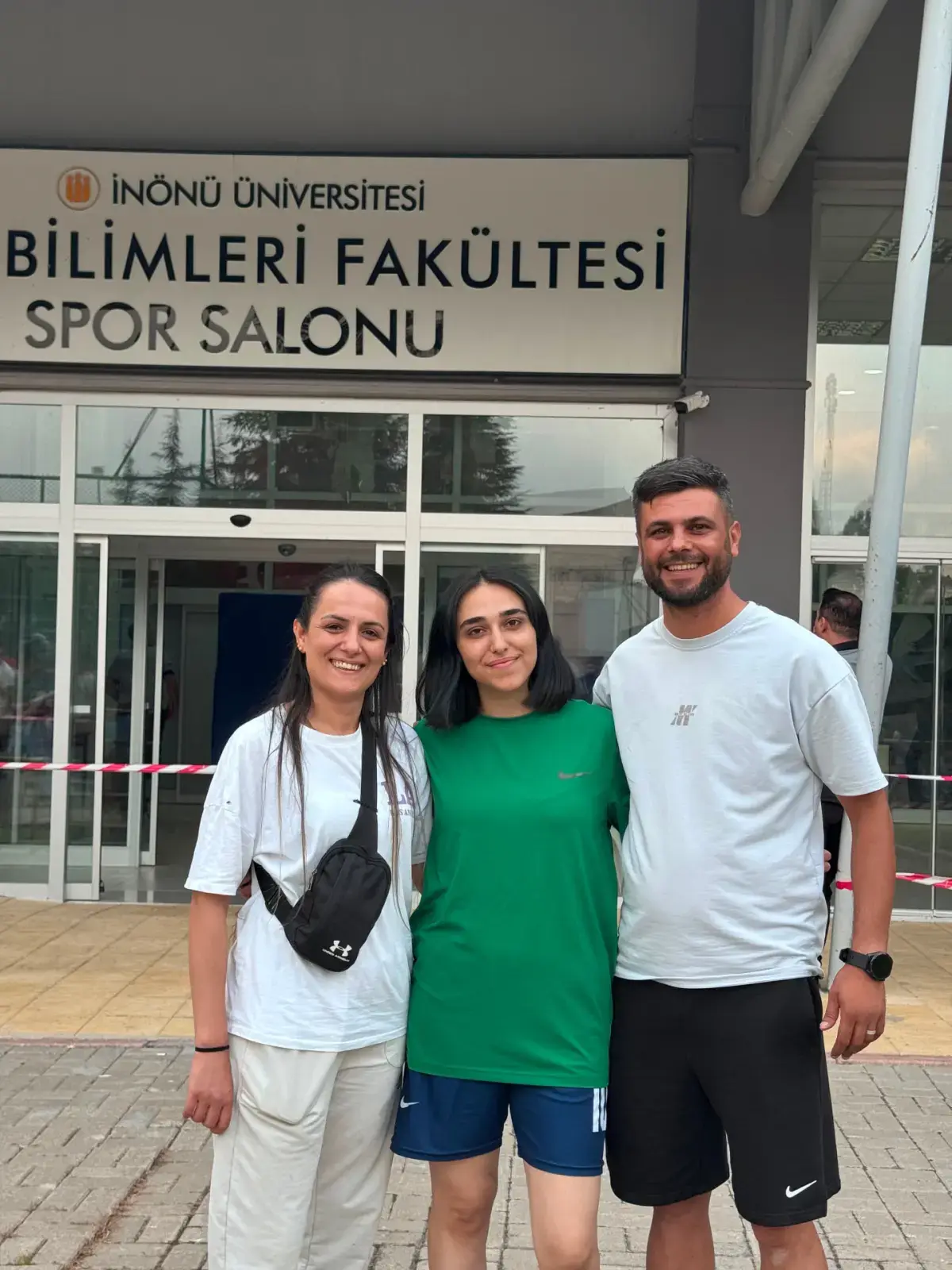Yeşilova Spor Akademisi öğrencisi parkur sınavı sonrası eğitmenleriyle